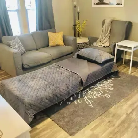 GrayHouse, peaceful Ponca City with AC, WiFi Pet friendly w/fee, lots of parking