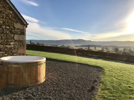 Award-Winning 5 Star Luxury Private Retreat - Hot Tub, Tennis, Fishing, Horses