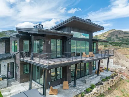 *NEW* Luxury 5 Bd Jordanelle & Deer Valley Views.