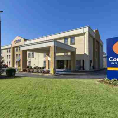 Comfort Inn & Suites Hotel Exterior
