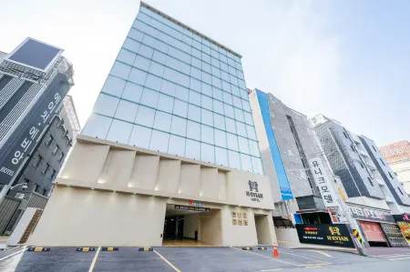 Gwangju Hanam Hotel H-Evian Отели рядом с Аэропорт Кванджу