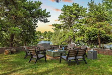 For Lake Sake by AvantStay Lakefront Hot Tub View Отели в г. Танкханнок Тауншип