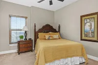 Bahama Breeze by Avantstay Gulf Front, 2 Pools, Beach Chairs Included!