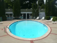 Colonial Inn Harbor Springs - Pools