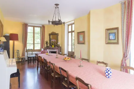 Mas Montluzia Отели в г. Сен-Лоран-де-ла-Кабрерис