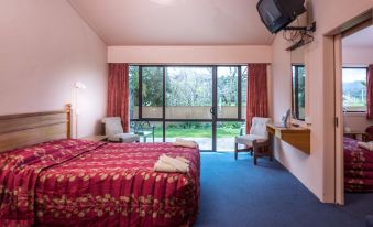 Karamea Village Hotel