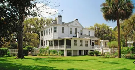 Rhett House Отели рядом с достопримечательностью «Spanish Moss Trail Train Depot»