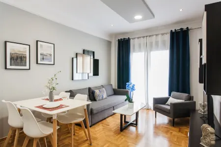 Nicholas Point Apartments and Rooms Отели в г. Центральные Афины