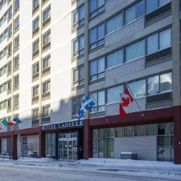 Hotel les Suites Labelle Отели рядом с достопримечательностью «Кинотеатр Экс-Сентрис»