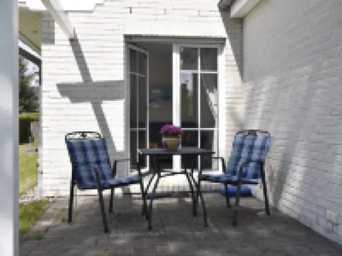 ゲラウミゲ ヴォーヌング ミット ガーデン イン ツィングスト ツィングシュトのホテル