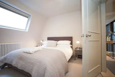 Stylish Wood Street Apartment Отели рядом с достопримечательностью «Университет Бат»