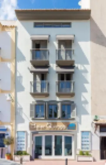 The Beach House Studios & Suites