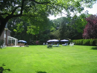 Hotel Zum Rosenteich Отели в г. Вифельштеде