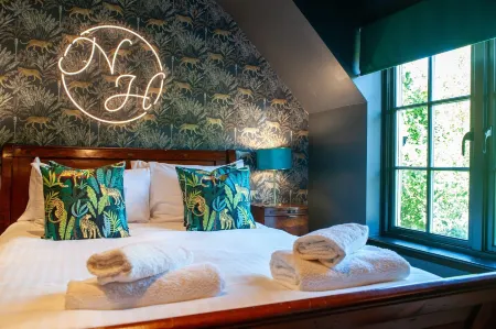 Northern Hideaways Apple Store, Ellingham Отели в г. Эллингем