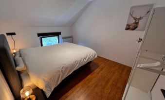 Villa in Durbuy with Jacuzzi & Golf Access