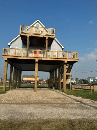 Charming brand-new 3-bedroom beach house in superb Surfside Beach