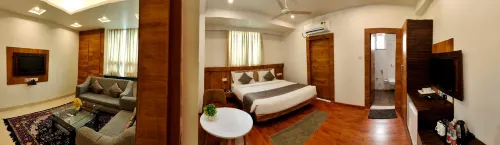 Hotel Girija Sunrise 300 Meter from Baba Dham Temple