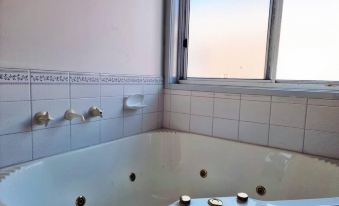 Rosie House-Spacious Comfortable Home