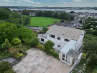 Longview - 4 Bedroom Holiday Home - Pembroke Dock