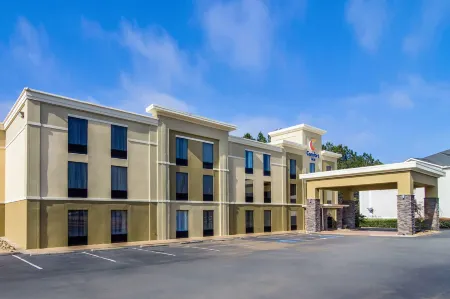 Comfort Inn Acworth - Kennesaw Northwest Отели рядом с достопримечательностью «Дарр Филд»