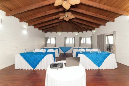 Hotel Cayman Suites Отели в г. El Conacaste