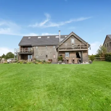 Green Hillside Apartment-Petit Wilogne