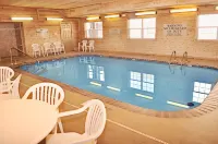 Country Inn & Suites by Radisson, Kearney, NE - piscina