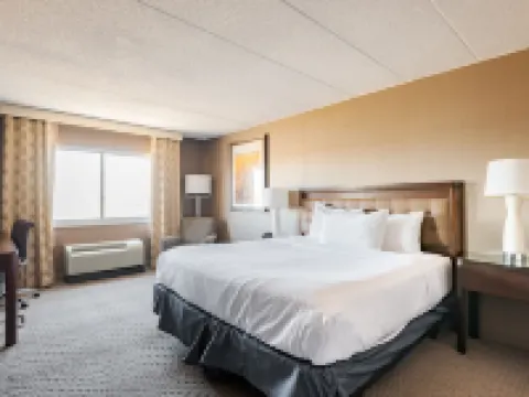 Wyndham Omaha/West Dodge Hotels in Omaha