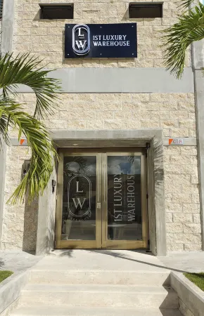 1st Luxury Warehouse Отели рядом с достопримечательностью «La Isla»