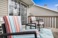 Happy Place Hideaway - Walk to Taneycomo!