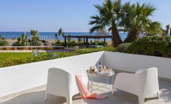 Mackenzie Castella Beachfront Suite