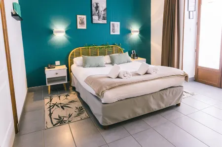 Logis Hôtel & Restaurant le Soleil d'or Отели в г. Ла Шапель-Вопельтень