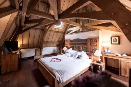 Manoir des Indes, the Originals Relais Отели в г. Локронан