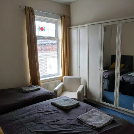 4 Bedroom House at Fern Lodge Preston Serviced Accommodation - Free WiFi & Parking