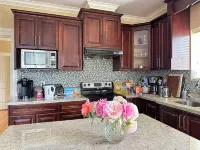 Vancouver Metrotown Modern Guest House