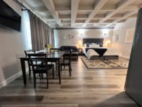 Brand new studio apartment rich with amenities! Less than 5 minutes to downtown