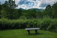 Charming 2-bedroom farmhouse in beautiful Moretown with AMAZING views!