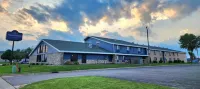 AmericInn by Wyndham Austin Отели рядом с достопримечательностью «Buffy The Cow»