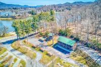 Quaint condo across from the lake with shared lakeside pool and trails - dogs OK