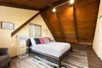 Gingerbread Cottage - Soak|Connect|Nature|Fun Hotel di Lake Arrowhead