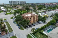 Balcony with Dazzling Sunset and Modern Comforts - Stylish Retreat Hotels in Marco Island