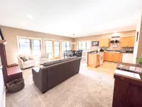 Gorgeous Patio Oasis and Community Pool - Charming Retreat