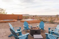 Cowboy Pool and Hot Tub - Stunning Desert Oasis
