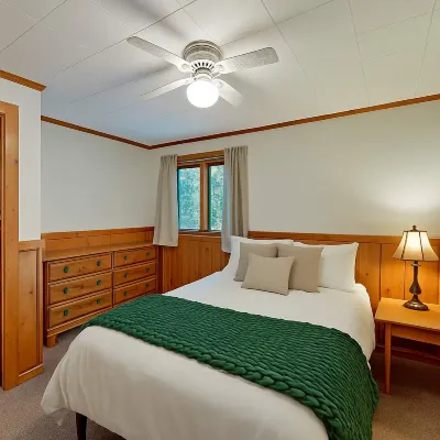 Pine & Paddle Hotel a St. Germain