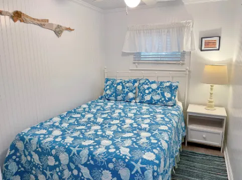 Charming Vacation Cottage with Screened Porch and Outdoor Shower - Cozy Retreat