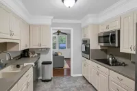 Large Back Deck and Fast Wifi - Charming Spacious Retreat Hotels in Irmo