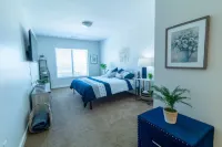 Modern Kitchen and Community Amenities - Luxurious Spacious Retreat Hotels in Grandview Heights