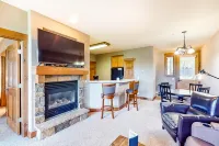 Family home w/private washer/dryer, free WiFi, shared hot tub, & gas fireplace