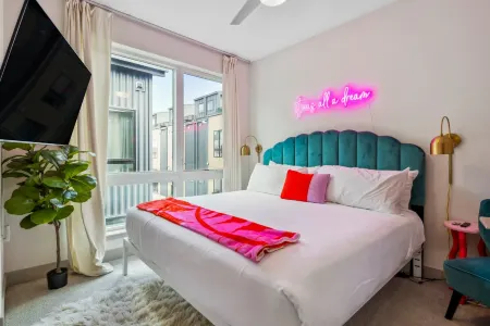 Private Rooftop Deck with Hot Tub and Cold Plunge - Spectacular Retreat