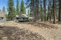 Private Hot Tub and Kids Foosball Table - Charming Tranquil Retreat Hotels in Sunriver